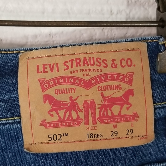 EUC🔥 502™ Taper Fit Jeans - Picture 2 of 8